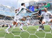 -赛场上的足球高质量对决吸引无数目光的简单介绍