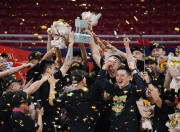 英雄联盟总决赛直播-激情四射：球员们全力以赴，争夺荣誉