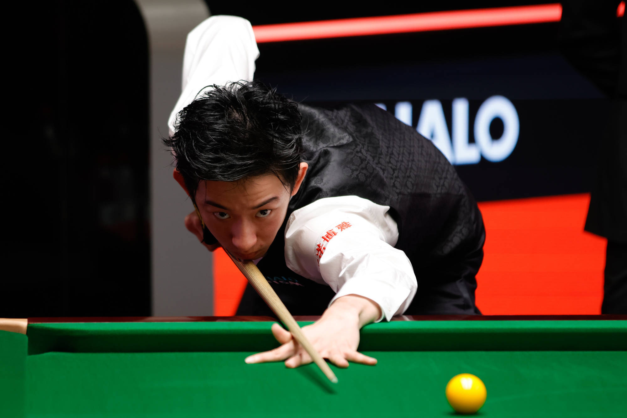 包含斯诺克比赛：英国选手成功晋级下一轮的词条