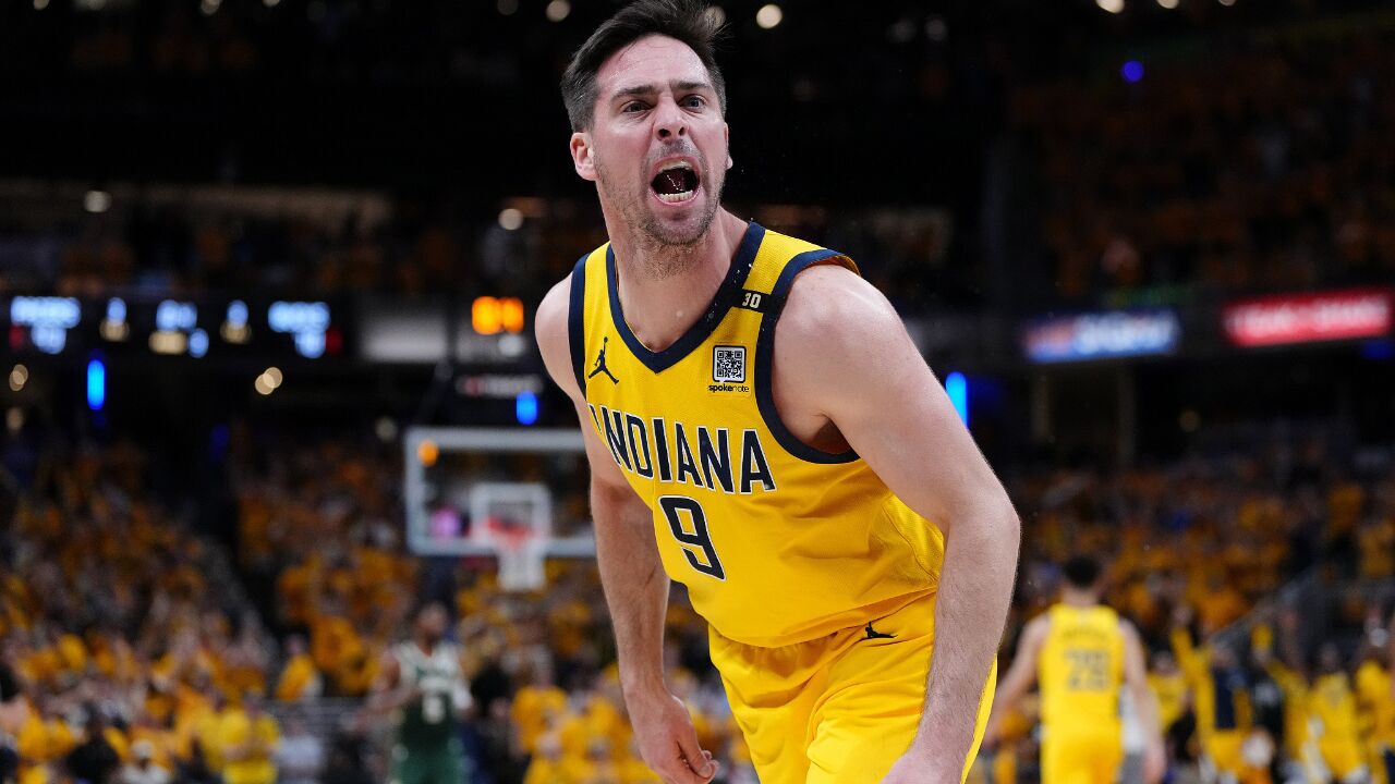 东部半决赛开门红：雄鹿力克步行者