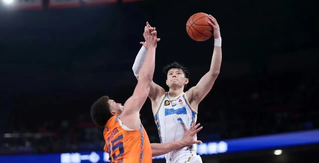 上海男篮苦战取胜,最终晋级下一轮 上海男篮苦战取胜,最终晋级下一轮