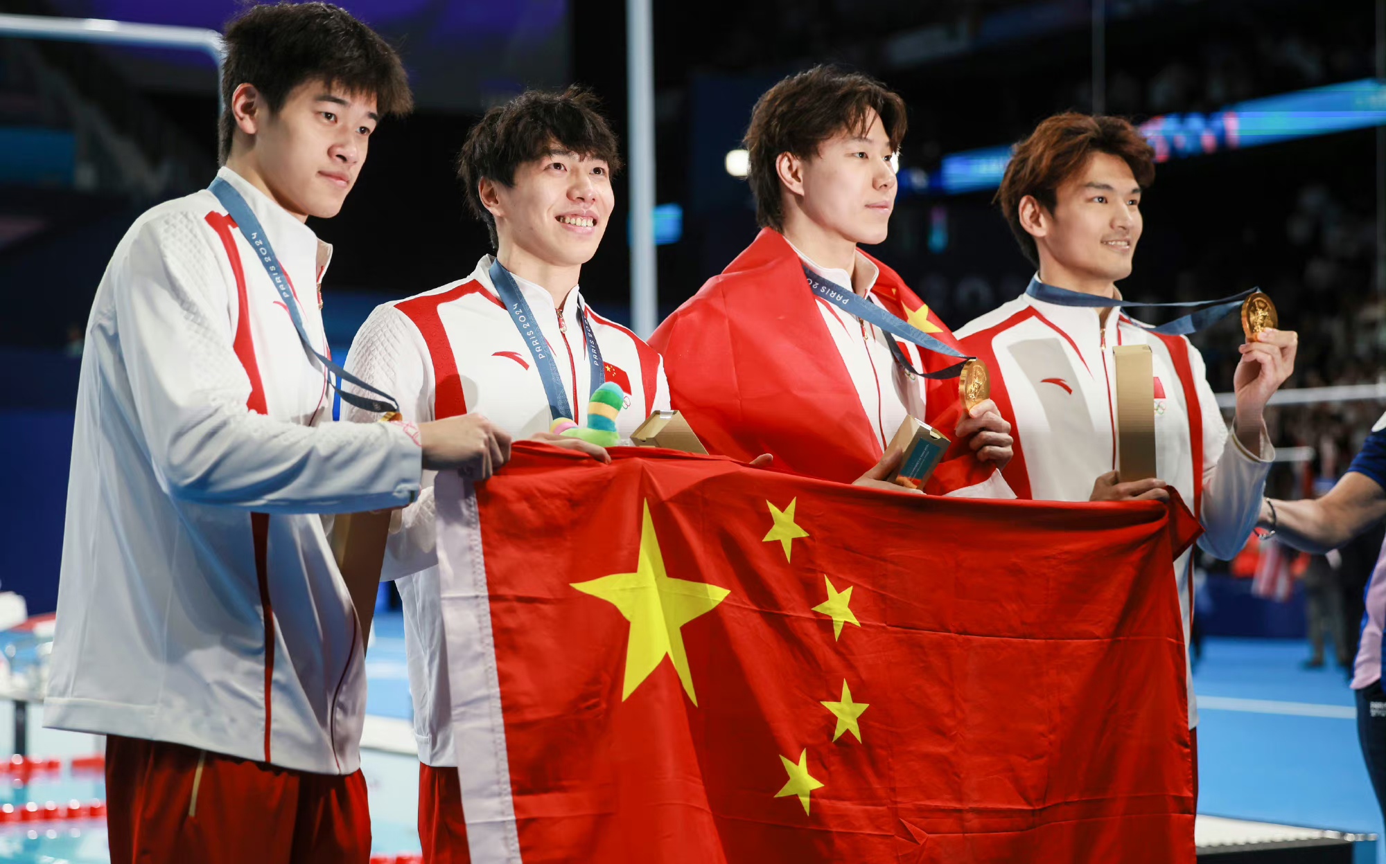 包含奥运会决赛震撼开打，巅峰对决引爆全场的词条