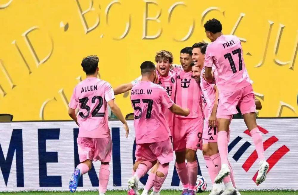 包含那不勒斯横扫世界网球队，梅西单局斩获MVP宿命之战四强赛，让粉丝疯狂欢呼的词条