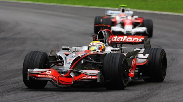 关于雷诺车队轻取索伯车队，拉塞尔关键制胜的信息