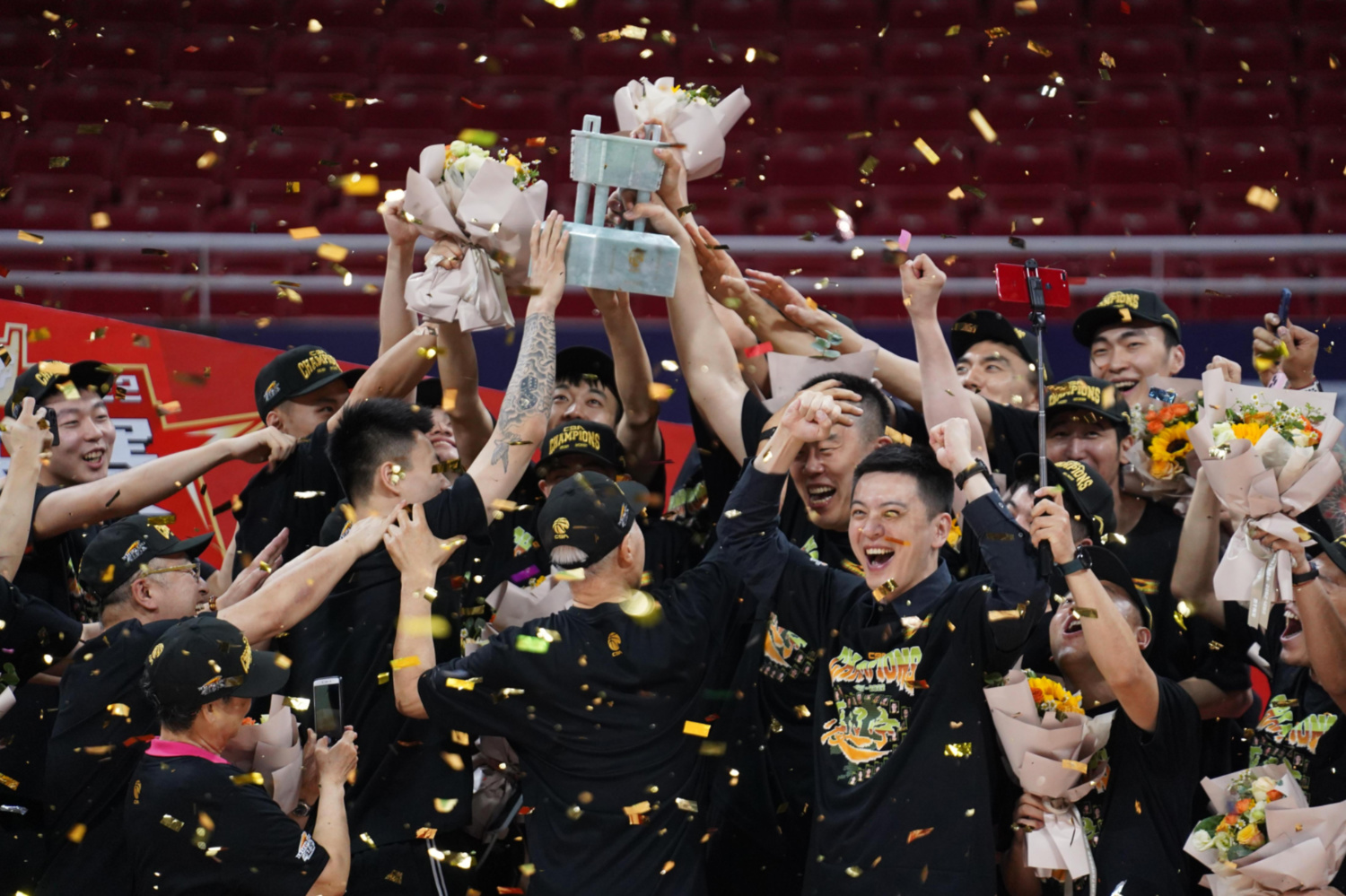 激情四射：球员们全力以赴，争夺荣誉