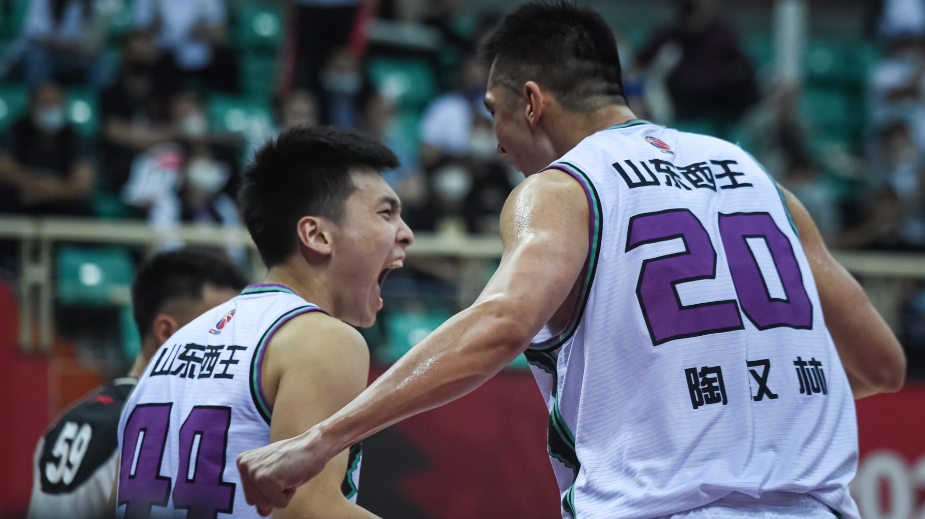 灰熊轻取上海队，高诗岩惊艳四座