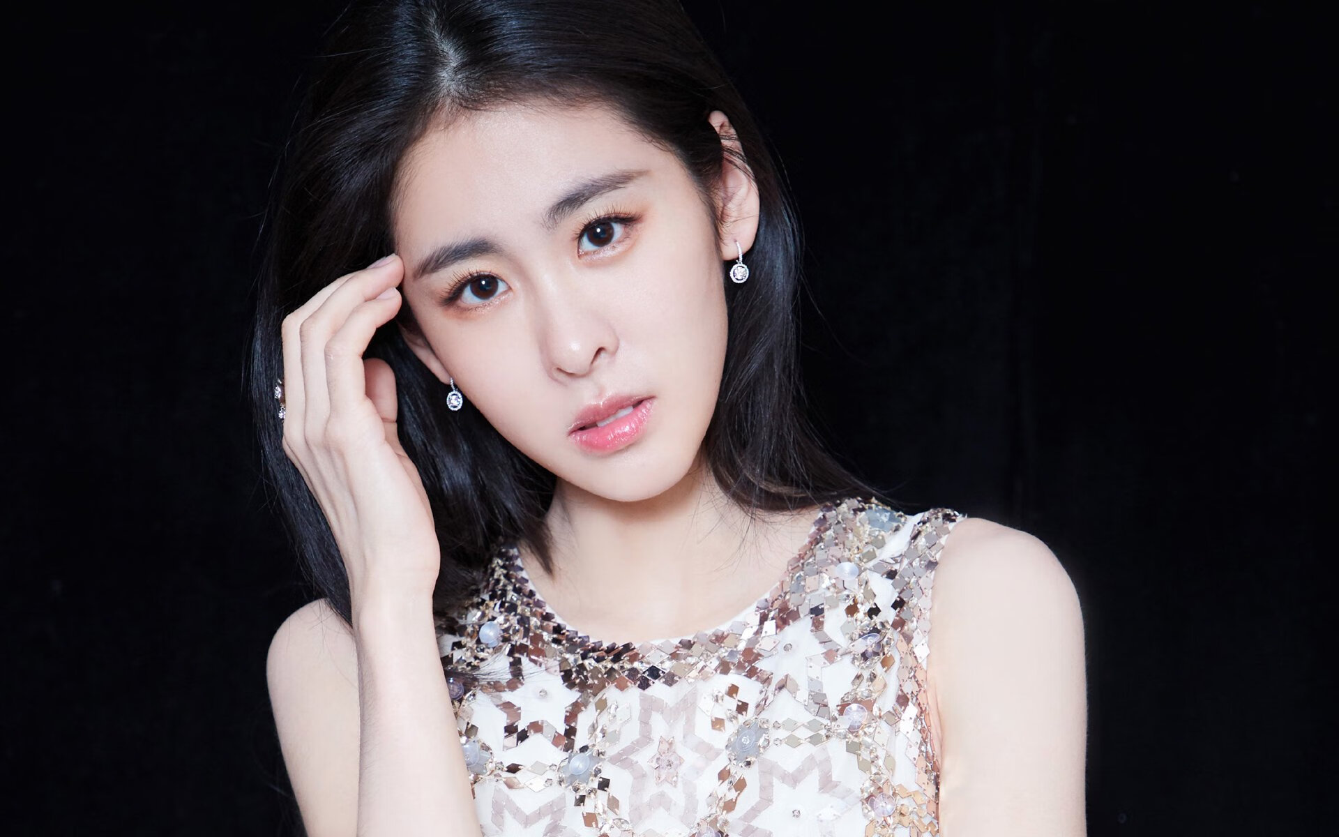 暴雨中的魔法，当洪都拉斯的泥泞困住曼城，克瓦拉茨赫利亚便是那道光