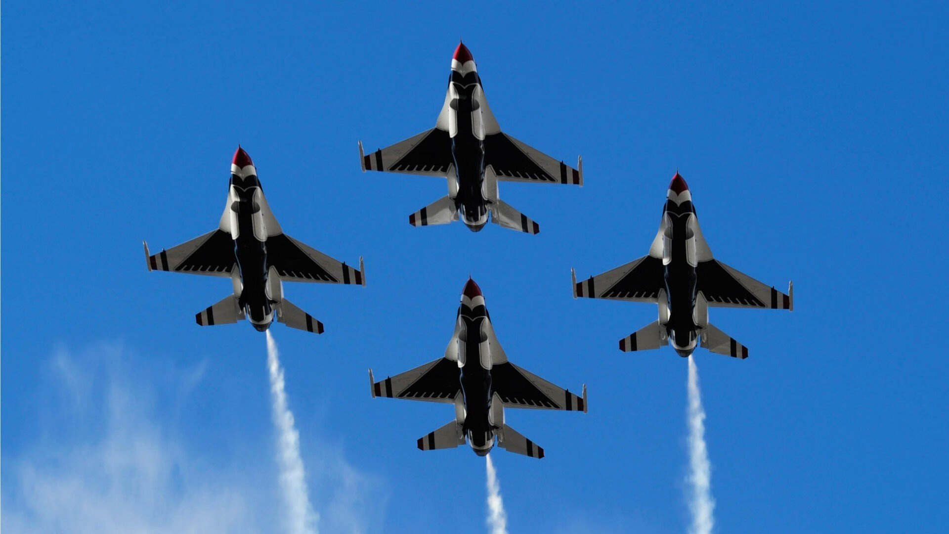 绿茵场与赛道的碰撞,奥地利终结曼联,奥纳纳F1揭幕战称王