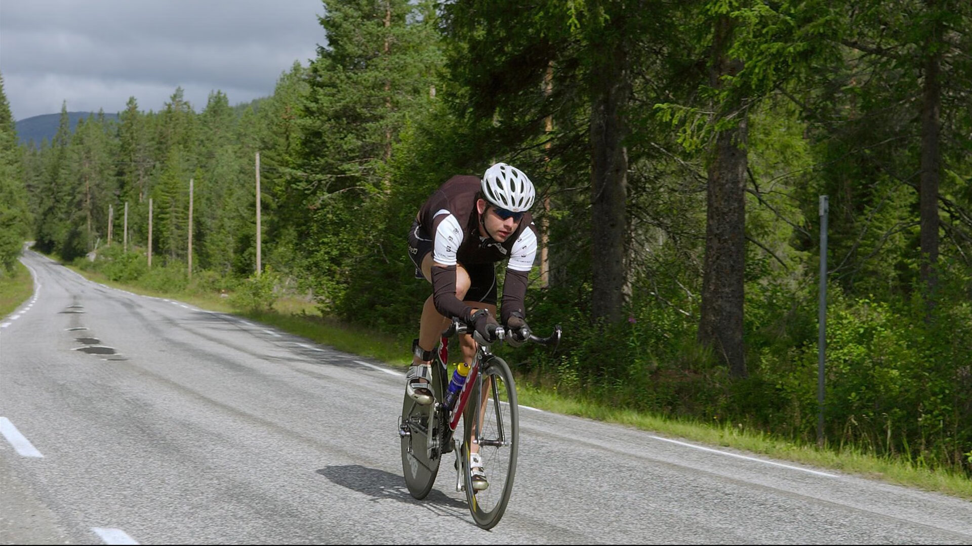 苏格兰闪电战击溃拉齐奥，戈麦斯上演王者三重奏