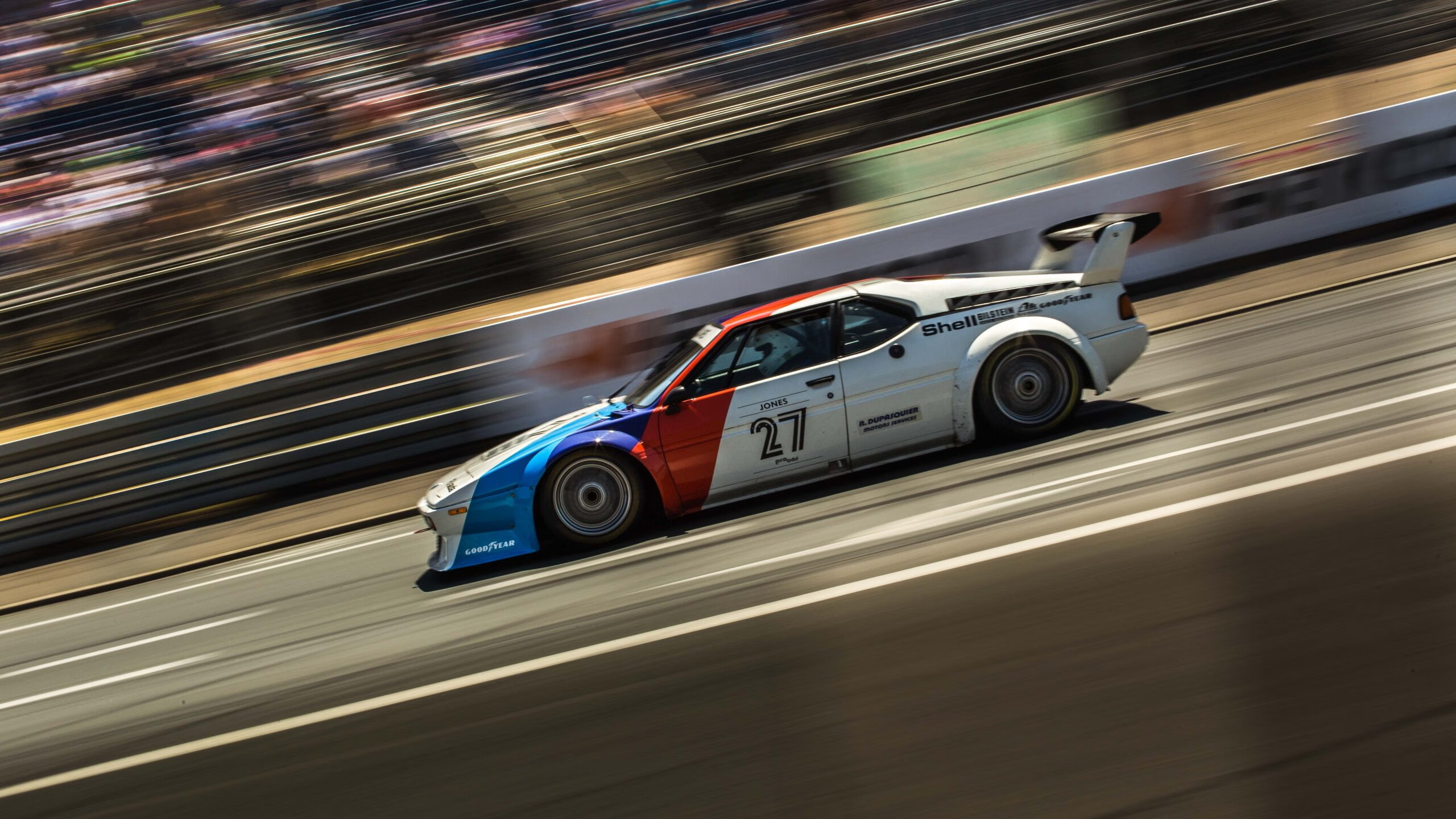 季后赛双城记，雄鹿围猎76人，塔图姆单骑破网