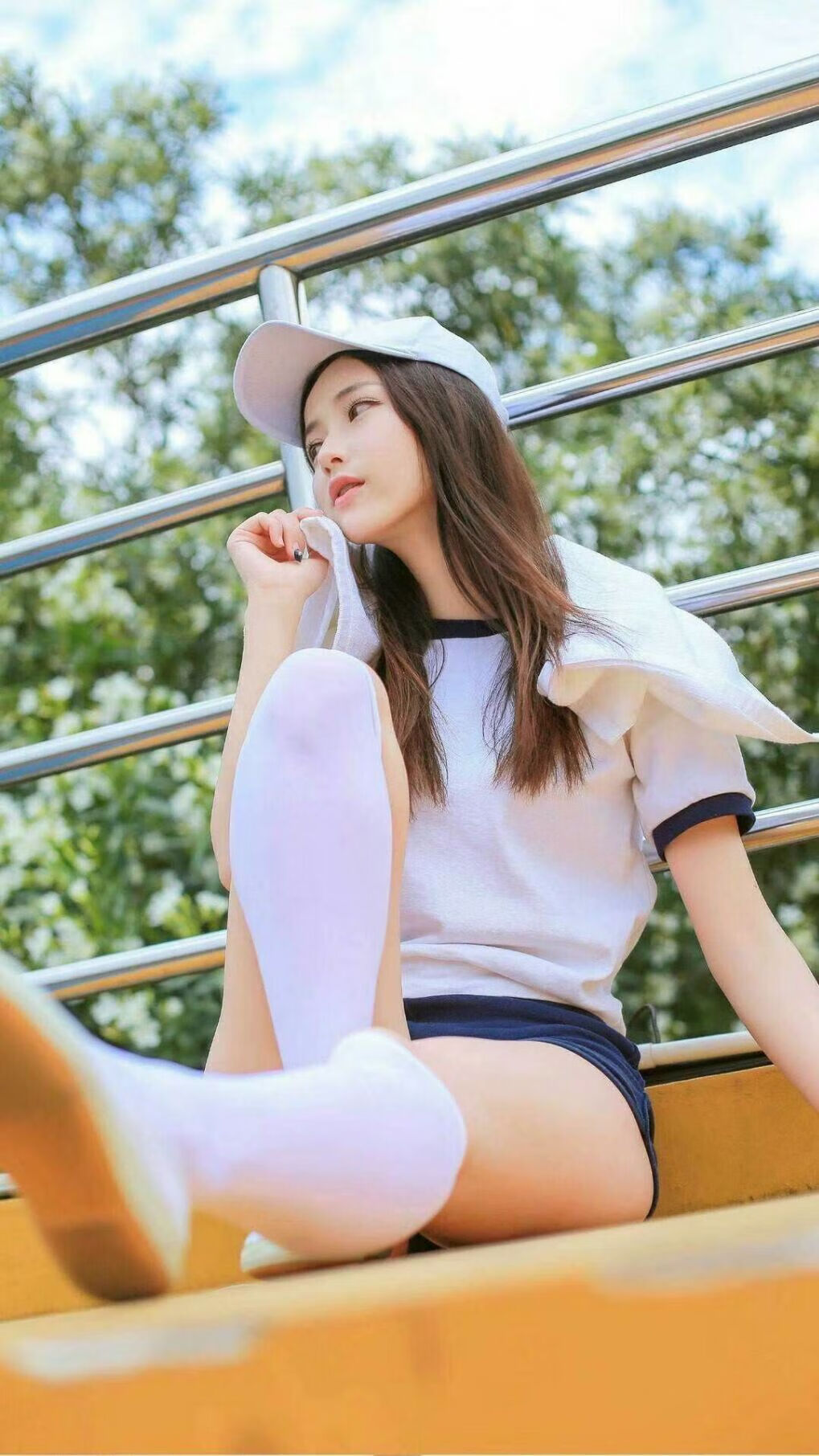 双线爆冷,当F1街头对决遇上曼联的紫百合奇迹—一场速度与激情的平行叙事